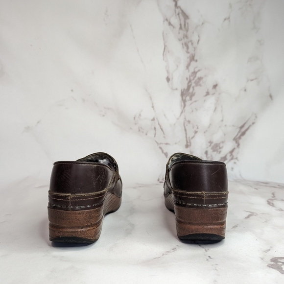 Dansko Clog Shoe Brown Wood Women Leather Low Top Slip On Casual - Picture 3 of 10